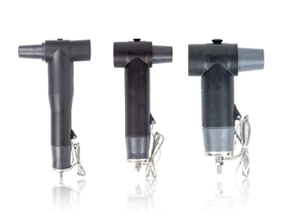 How do detachable connectors alter the mechanical action in power distribution?